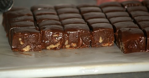 chocolate-creamy-soft-caramel-top-2