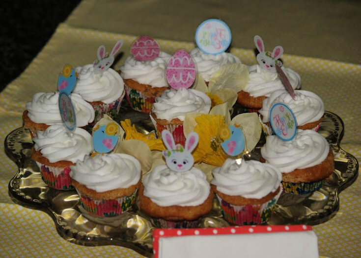 Cottage Cheese Raisin Cupcakes