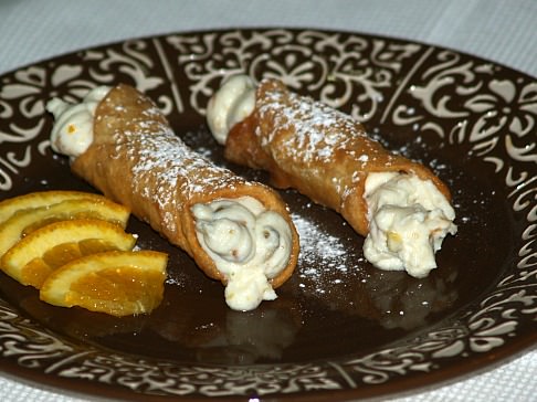 Cannoli with Candied Fruit and Pistachios