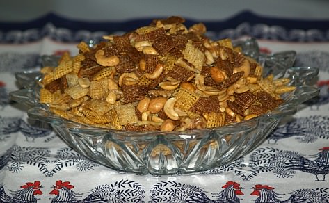How to Make Holiday Snack Mix Recipes