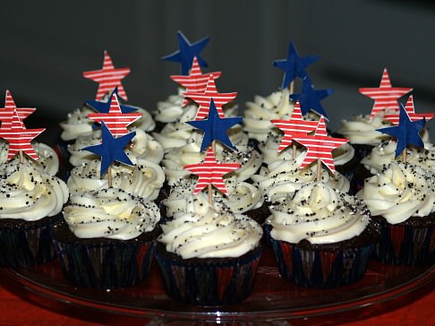 Easy Chocolate Cupcakes with Cream Cheese Topping