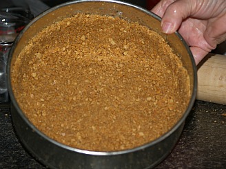 preparing a cheesecake crust