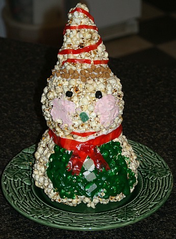 popcorn snowman is a favorite kids christmas recipe