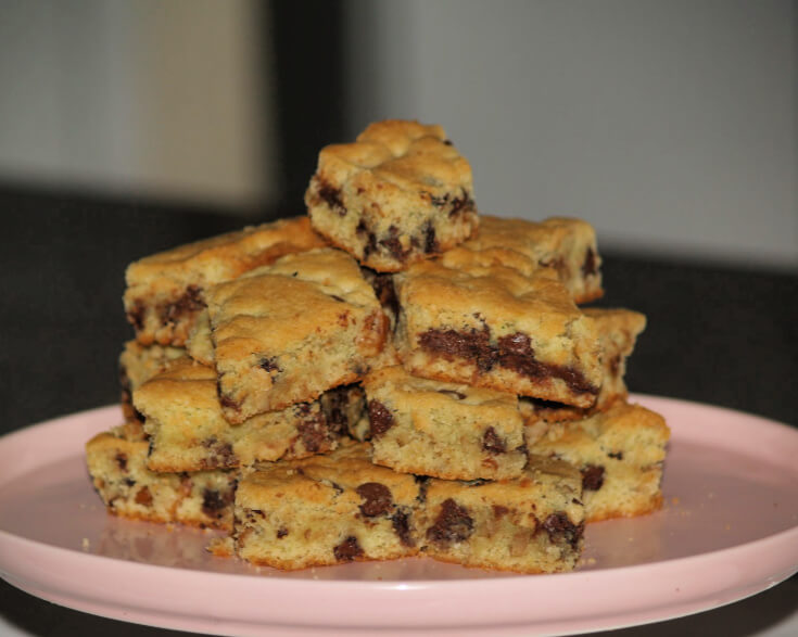 Pistachio Chocolate Chip Cookie Bars