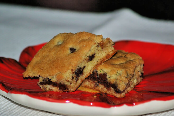 Pistachio Chocolate Chip Cookie Bars