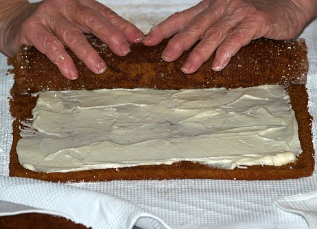 rolling cake with filling inside
