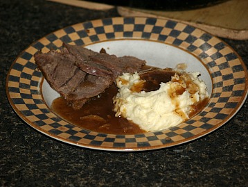 How to Make a Roast Beef Dinner with Mashed Potatoes and Gravy