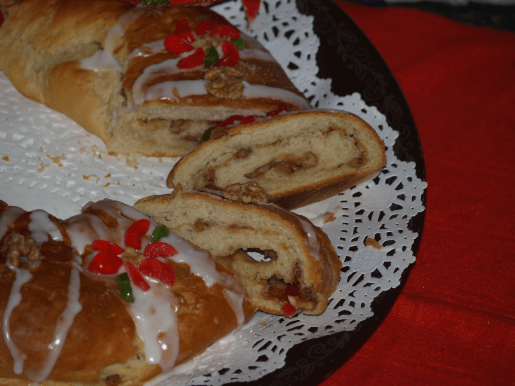 Sour Cream Yeast Christmas Coffee Cake