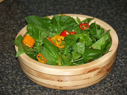 spinach and sweet pepper salad