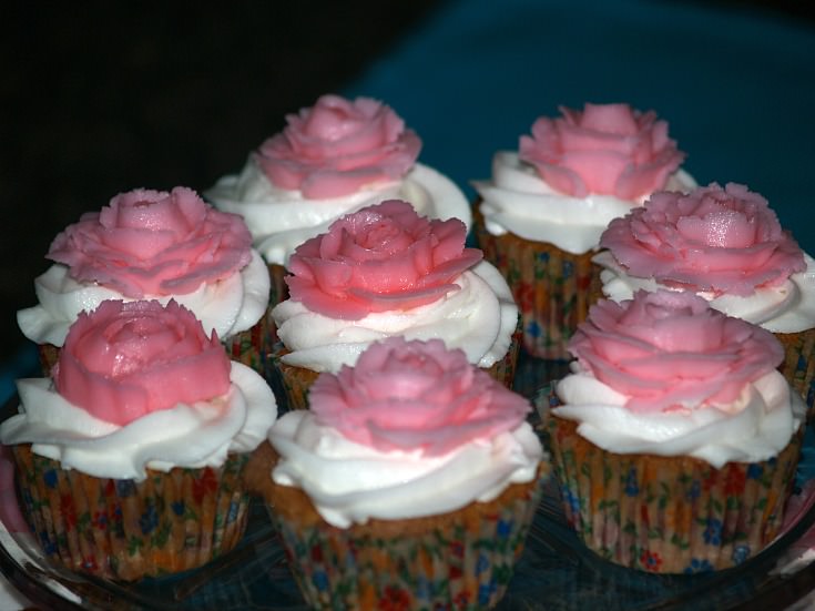 Strawberry Cupcakes with Vanilla Buttercream Frosting