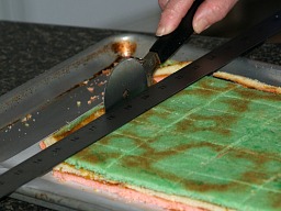 Trimming Venetian Cakes