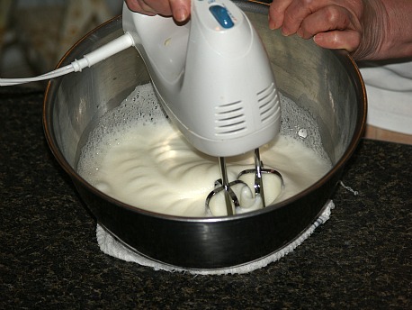 whipping egg whites for angel food cake whipping egg whites for angel food cake