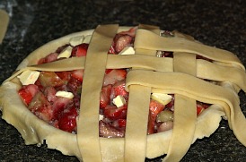 lattice pie crust for strawberry rhubarb pie