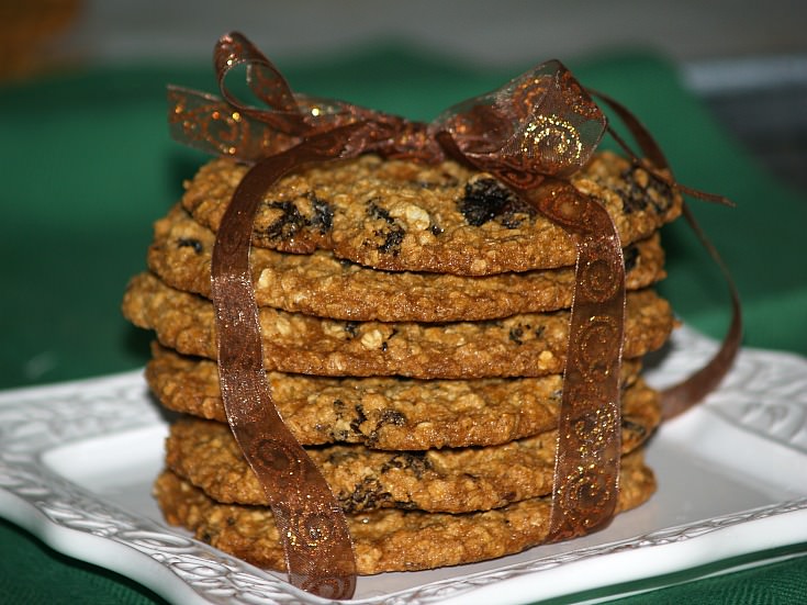 Giant Raisin Oat Cookies Recipe