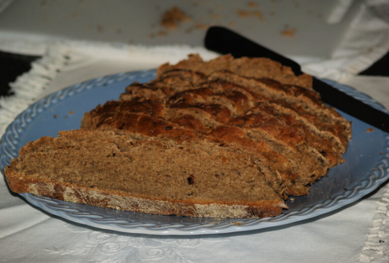 how-to-make-a-crusty-bread-recipe-crusty-onion-sliced